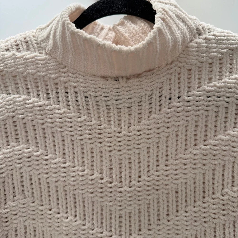Moon & Madison Cozy High-Neck Chunky Knit Sweater Small